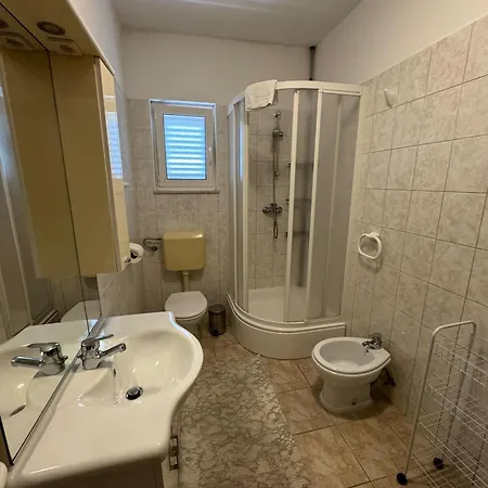Luka Apartment *
