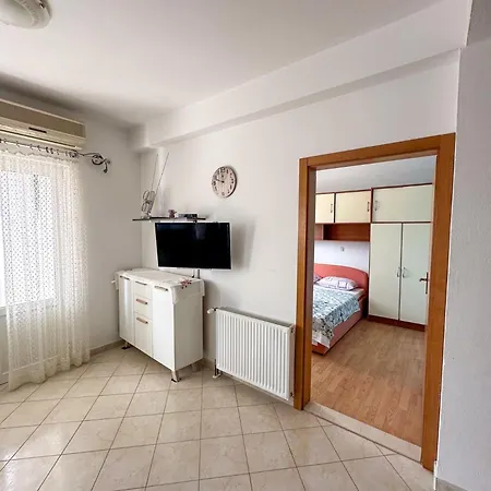 Luka Apartment *
