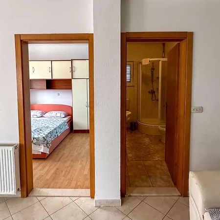 Luka Apartment *